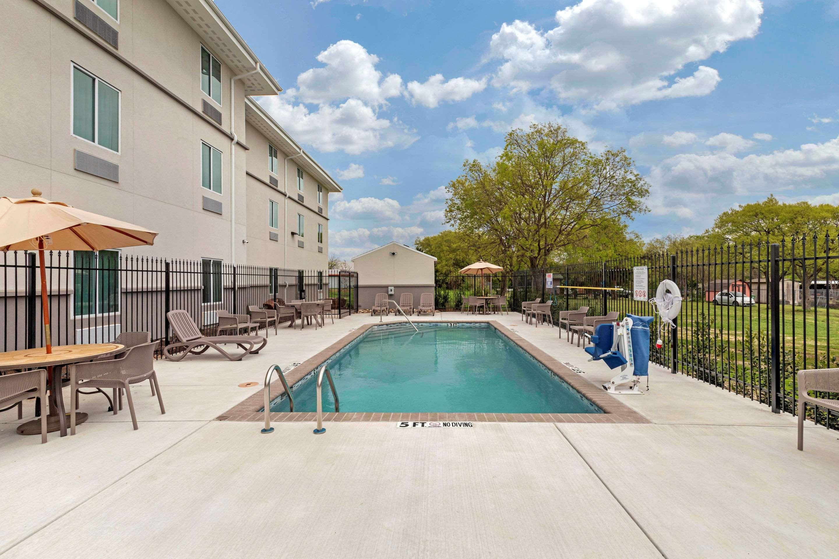 Mainstay Suites Lancaster Dallas South Esterno foto